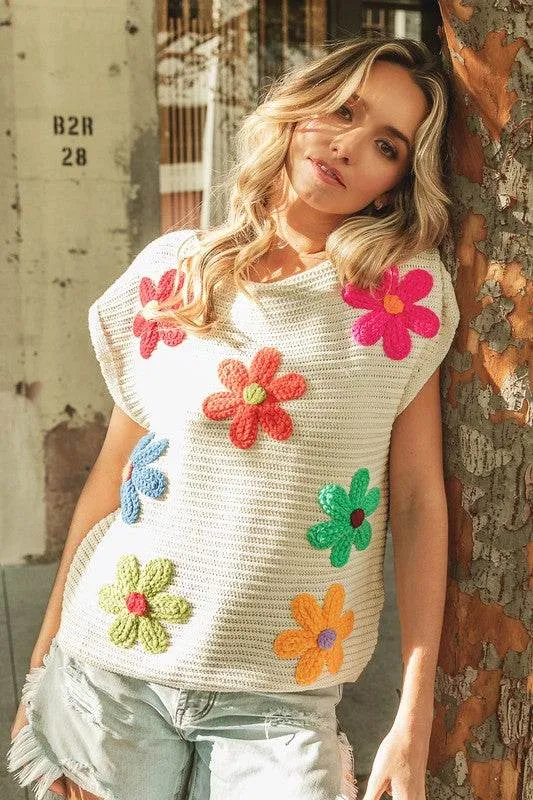 BiBi Casual Crochet Flower Embroidery Round Neck Sleeveless Knit Top
