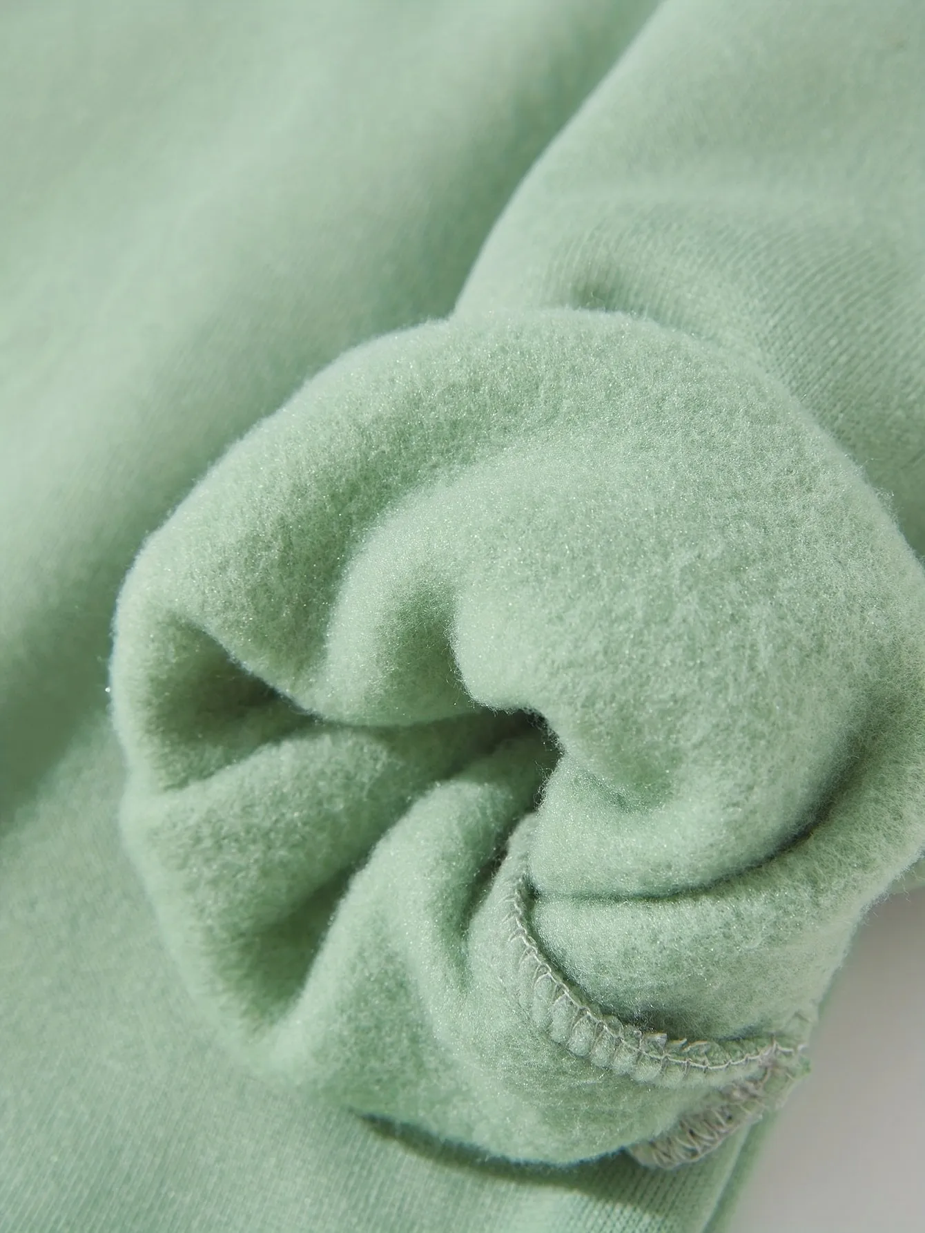 Daddy’s Boy, Mommy’s World – Warm Boys’ Fleece Pullover for Fall/Winter: Durable, Comfy Crew Neck with Unique Print