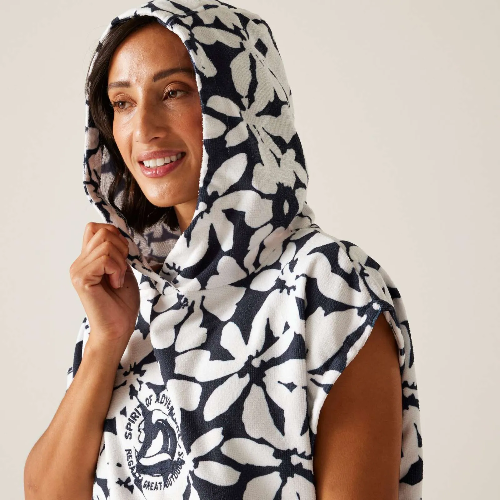 Regatta Adults Hooded Towel Poncho